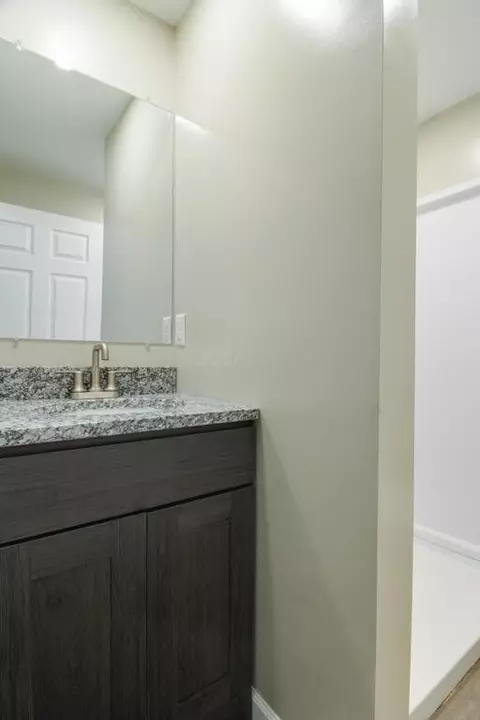 Bath - 1541 Taft St, Marion, OH 43302 photo 3 of 4