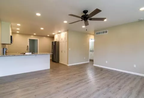 Living - 1541 Taft St, Marion, OH 43302 photo 4 of 5