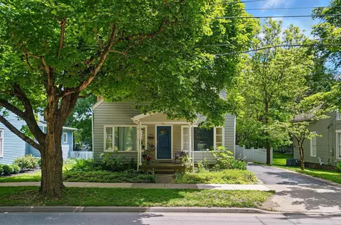 228 N Pearl St, Granville, OH 43023