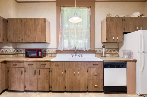 Kitchen - 162 W Main St, Waldo, OH 43356 photo 3 of 6
