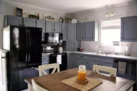 Kitchen - 632 E 5th Ave, Lancaster, OH 43130 photo 1 of 2