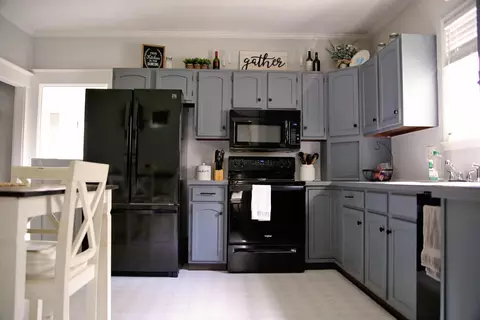 Kitchen - 632 E 5th Ave, Lancaster, OH 43130 photo 2 of 2