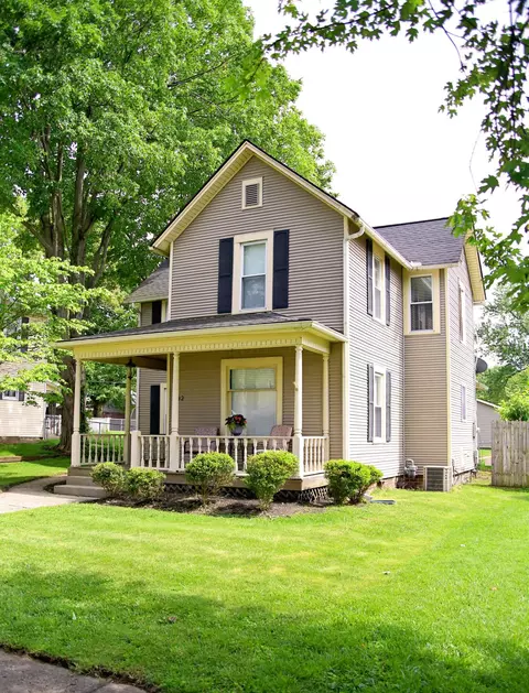Exterior - 632 E 5th Ave, Lancaster, OH 43130 photo 1 of 4