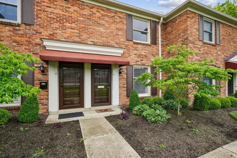 996 Chatham Ln #E, Columbus, OH 43221