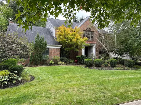 1221 Whispering Meadow Ct, New Albany, OH 43054