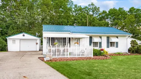 524 Ridgefield Rd, Newark, OH 43055