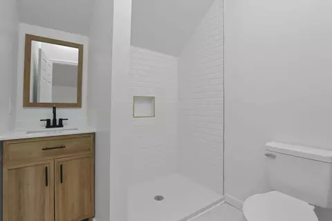 Bath - 672 Silver St, Marion, OH 43302 photo 1 of 5