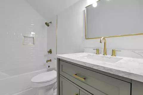 Bath - 672 Silver St, Marion, OH 43302 photo 3 of 5