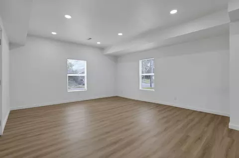 Living - 672 Silver St, Marion, OH 43302 photo 3 of 5