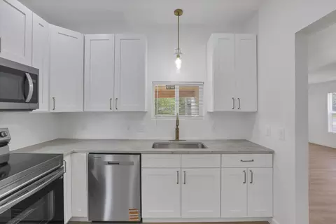 Kitchen - 672 Silver St, Marion, OH 43302 photo 2 of 4