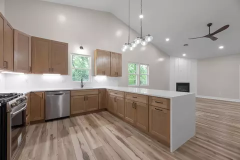 Kitchen - 13567 Magers Rd, Howard, OH 43028 photo 3 of 3