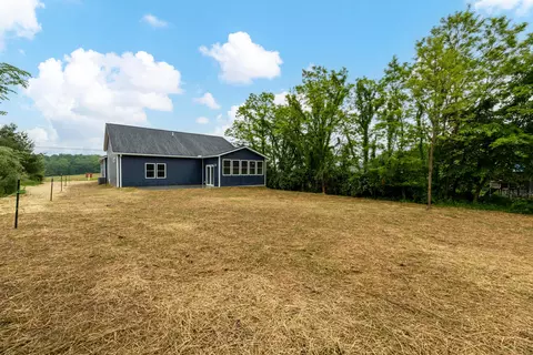 Exterior - 13567 Magers Rd, Howard, OH 43028 photo 4 of 6