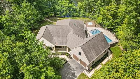 5633 Travis Pointe Ct, Westerville, OH 43082