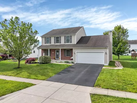 1614 Boxwood Dr, Lewis Center, OH 43035