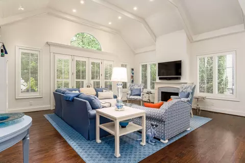 Living - 14 Lyonsgate Rd, Bexley, OH 43209 photo 1 of 11