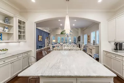 Kitchen - 14 Lyonsgate Rd, Bexley, OH 43209 photo 6 of 9