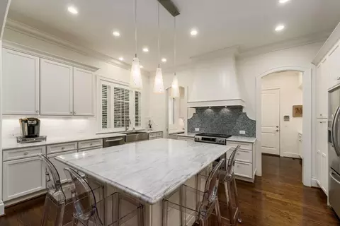 Kitchen - 14 Lyonsgate Rd, Bexley, OH 43209 photo 2 of 9