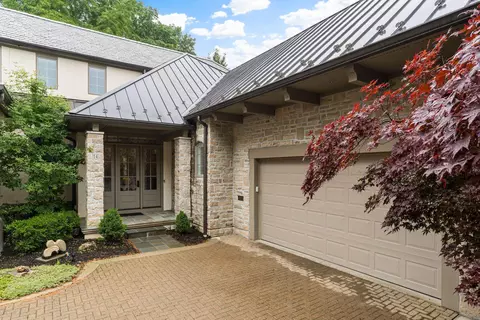 Exterior - 14 Lyonsgate Rd, Bexley, OH 43209 photo 2 of 17