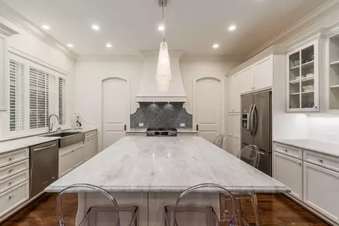 Kitchen - 14 Lyonsgate Rd, Bexley, OH 43209 photo 7 of 9