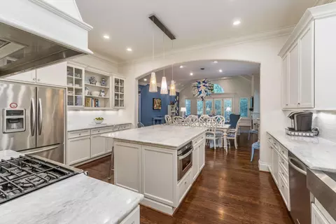 Kitchen - 14 Lyonsgate Rd, Bexley, OH 43209 photo 4 of 9
