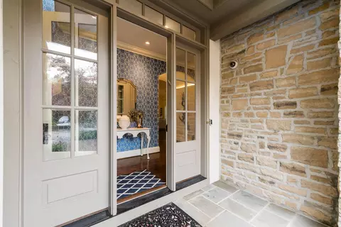 Entry Way - 14 Lyonsgate Rd, Bexley, OH 43209 photo 1 of 9