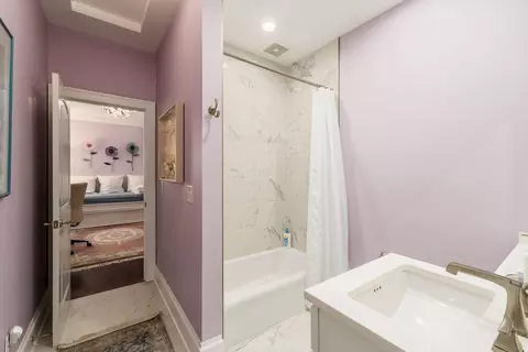 Bath - 14 Lyonsgate Rd, Bexley, OH 43209 photo 4 of 5