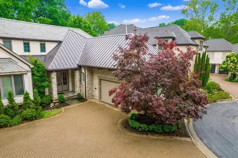 14 Lyonsgate Rd, Bexley, OH 43209