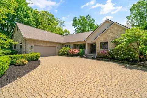 6659 Lakeside Cir E, Worthington, OH 43085