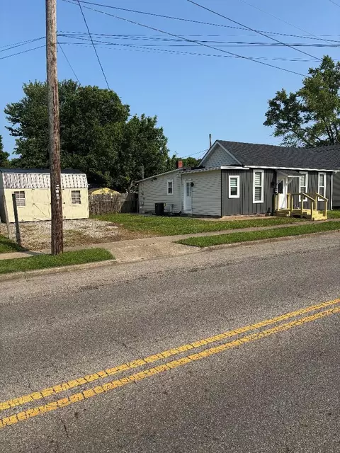 Exterior - 418 Clinton St, Circleville, OH 43113 photo 2 of 2