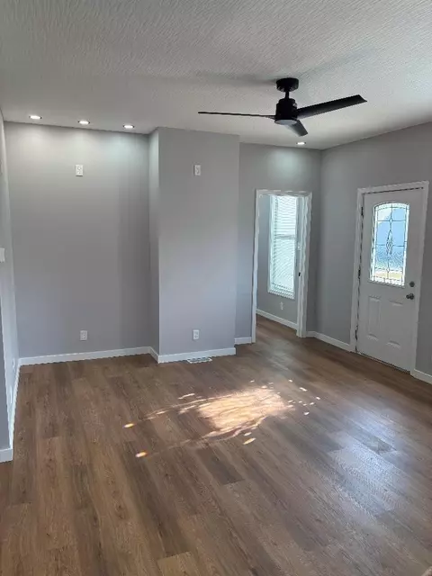 Living - 418 Clinton St, Circleville, OH 43113 photo 2 of 2