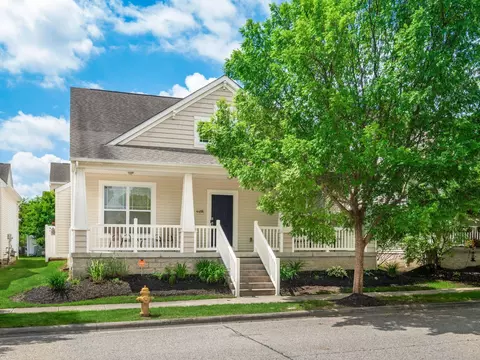 4488 Grand Strand Dr, Grove City, OH 43123