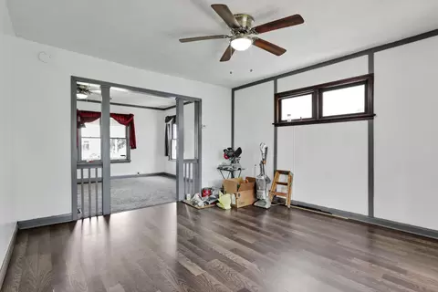 Living - 421 E Main St, Newark, OH 43055 photo 4 of 5