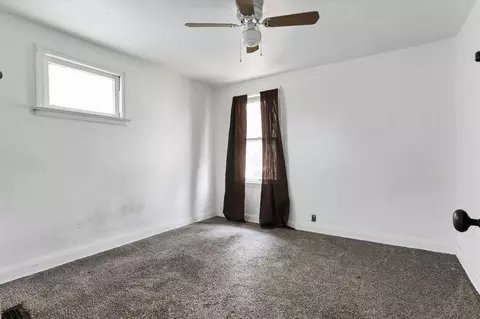 Bedroom - 421 E Main St, Newark, OH 43055 photo 5 of 6