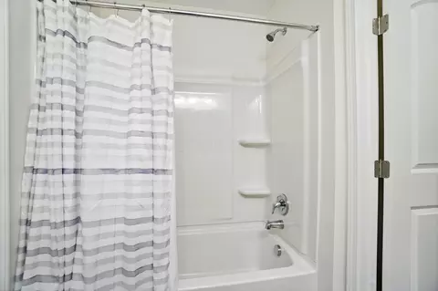 Bath - 2895 Beechwood Dr, Powell, OH 43065 photo 5 of 5
