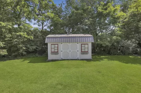 Exterior - 133 Pinecrest Dr, Delaware, OH 43015 photo 11 of 20