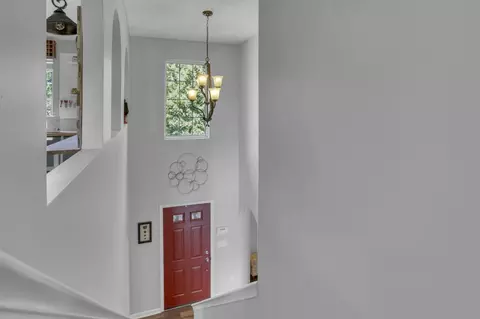 Entry Way - 133 Pinecrest Dr, Delaware, OH 43015 photo 4 of 7