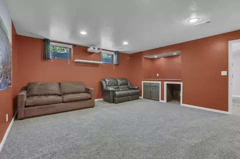 Living - 133 Pinecrest Dr, Delaware, OH 43015 photo 8 of 8