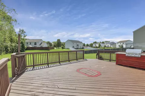 Exterior - 133 Pinecrest Dr, Delaware, OH 43015 photo 3 of 20