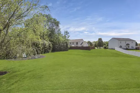 Exterior - 133 Pinecrest Dr, Delaware, OH 43015 photo 17 of 20