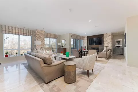105 N Riverview St #216, Dublin, OH 43017