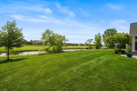 Exterior - 5781 Glendavon Loop, Dublin, OH 43016 photo 7 of 11