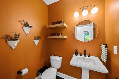 Bath - 5781 Glendavon Loop, Dublin, OH 43016 photo 1 of 7
