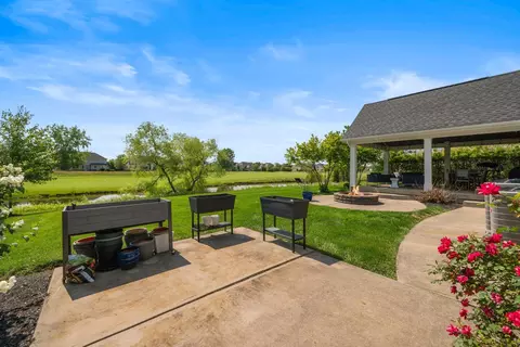 Exterior - 5781 Glendavon Loop, Dublin, OH 43016 photo 5 of 11