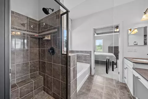 Bath - 5781 Glendavon Loop, Dublin, OH 43016 photo 2 of 7