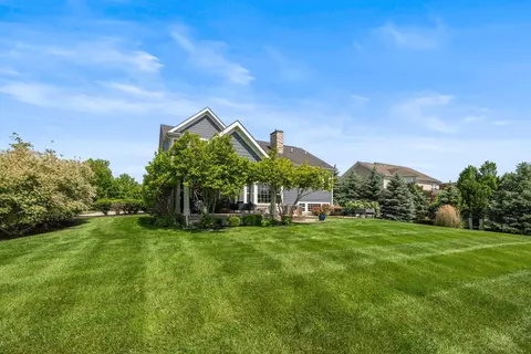 Exterior - 5781 Glendavon Loop, Dublin, OH 43016 photo 9 of 11