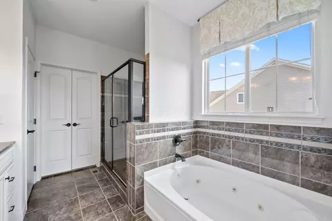 Bath - 5781 Glendavon Loop, Dublin, OH 43016 photo 3 of 7