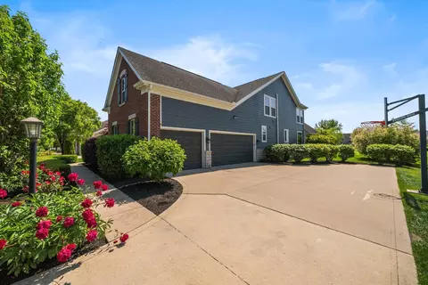 Exterior - 5781 Glendavon Loop, Dublin, OH 43016 photo 10 of 11