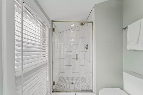 Bath - 159 E 4th Ave, Columbus, OH 43201 photo 3 of 3