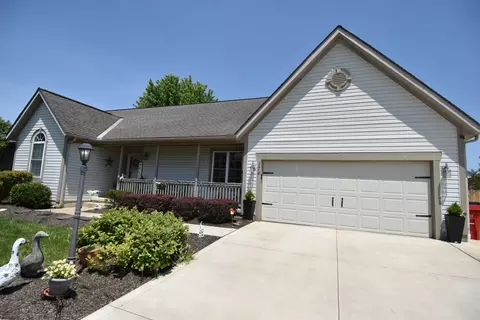 174 Applewood Dr, Pataskala, OH 43062