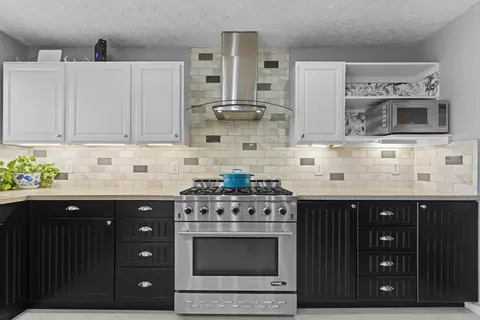 Kitchen - 2147 Summit View Rd, Powell, OH 43065 photo 3 of 7